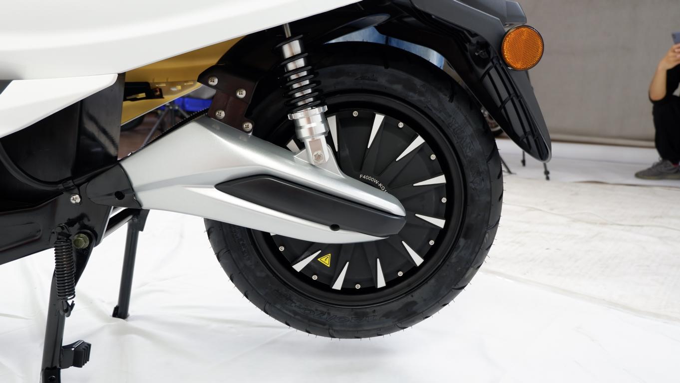 Tisto Elektroroller SUNSHINE 6.0, 6000W (110km/h, bis zu 110km) – Bild 10