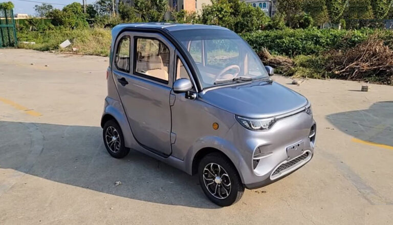 Kabinenroller ‚Flow Li‘ Mini E-Auto 45 km_h Lithium-Akku 2 Personen Kopie